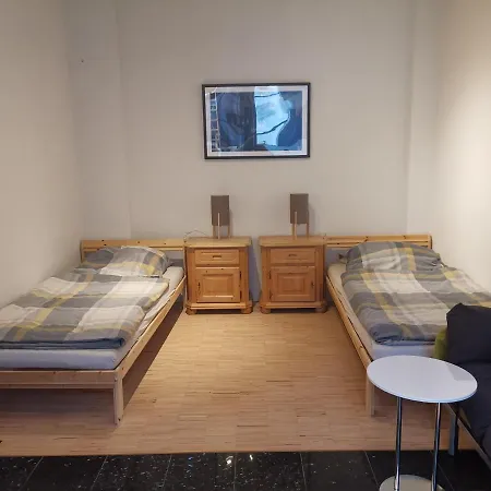 Workotel Gastezimmer Am Hbf ארפורט